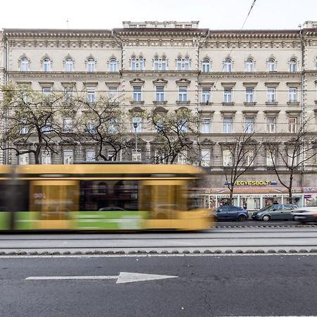 Charming Downtown Hideaway Steps From New York Cafe! Lejlighed Budapest Eksteriør billede