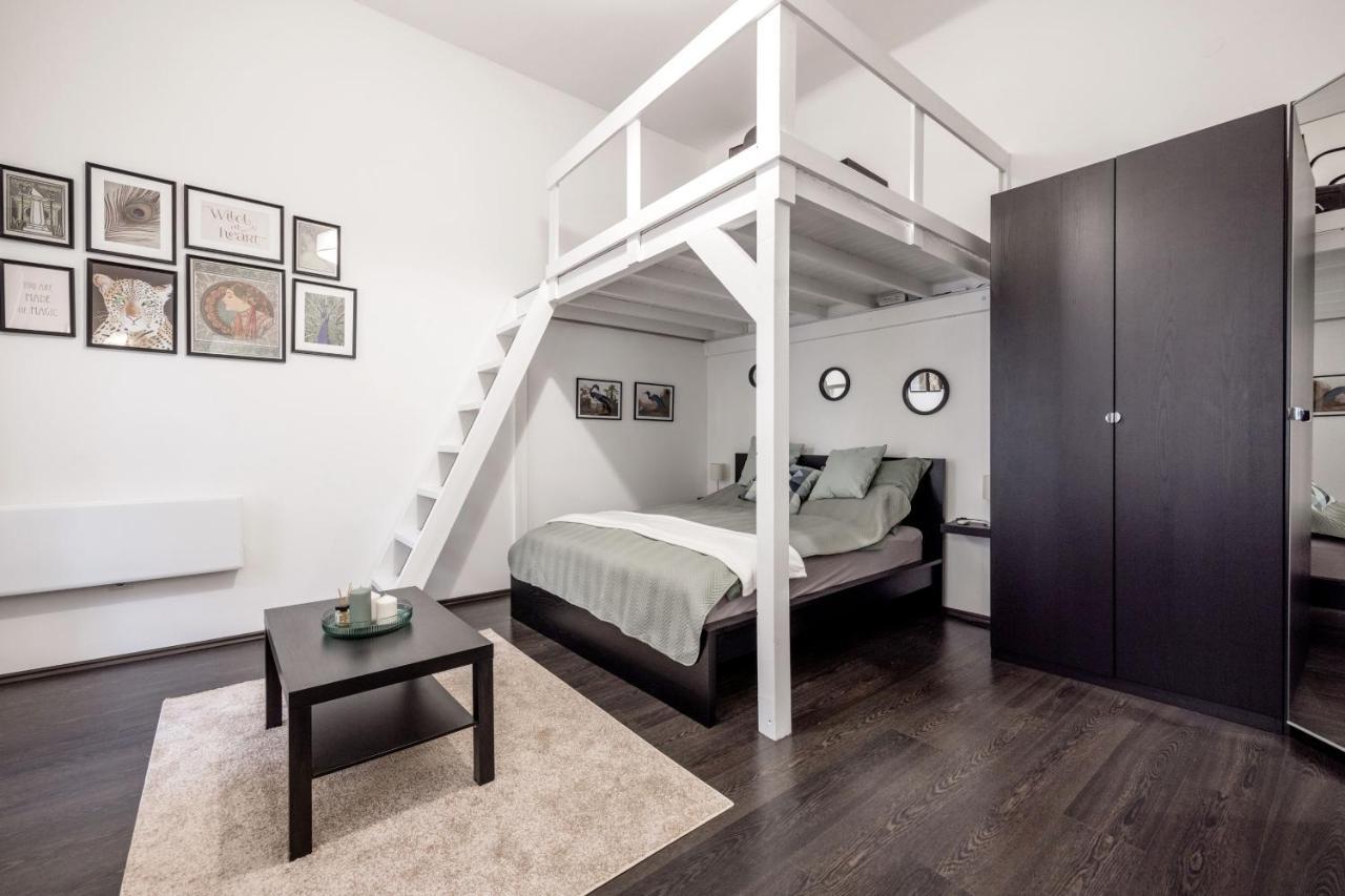 Charming Downtown Hideaway Steps From New York Cafe! Lejlighed Budapest Eksteriør billede