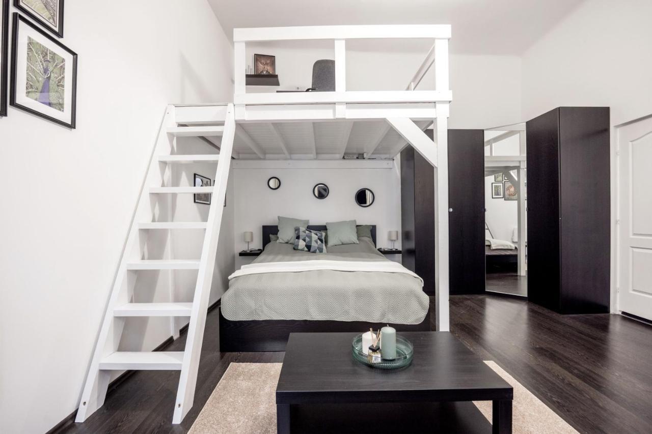 Charming Downtown Hideaway Steps From New York Cafe! Lejlighed Budapest Eksteriør billede