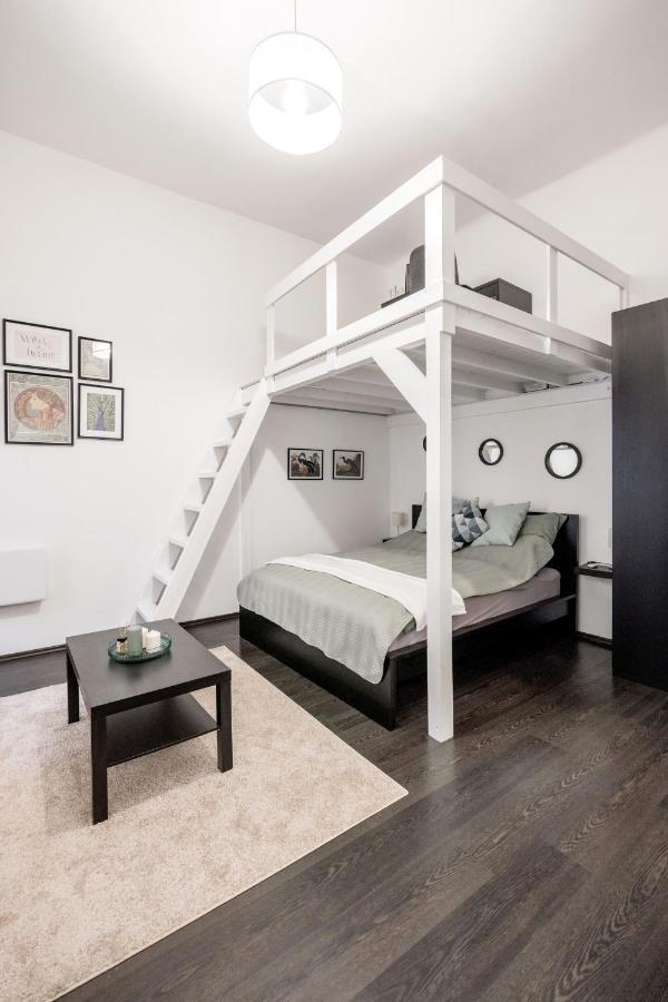 Charming Downtown Hideaway Steps From New York Cafe! Lejlighed Budapest Eksteriør billede