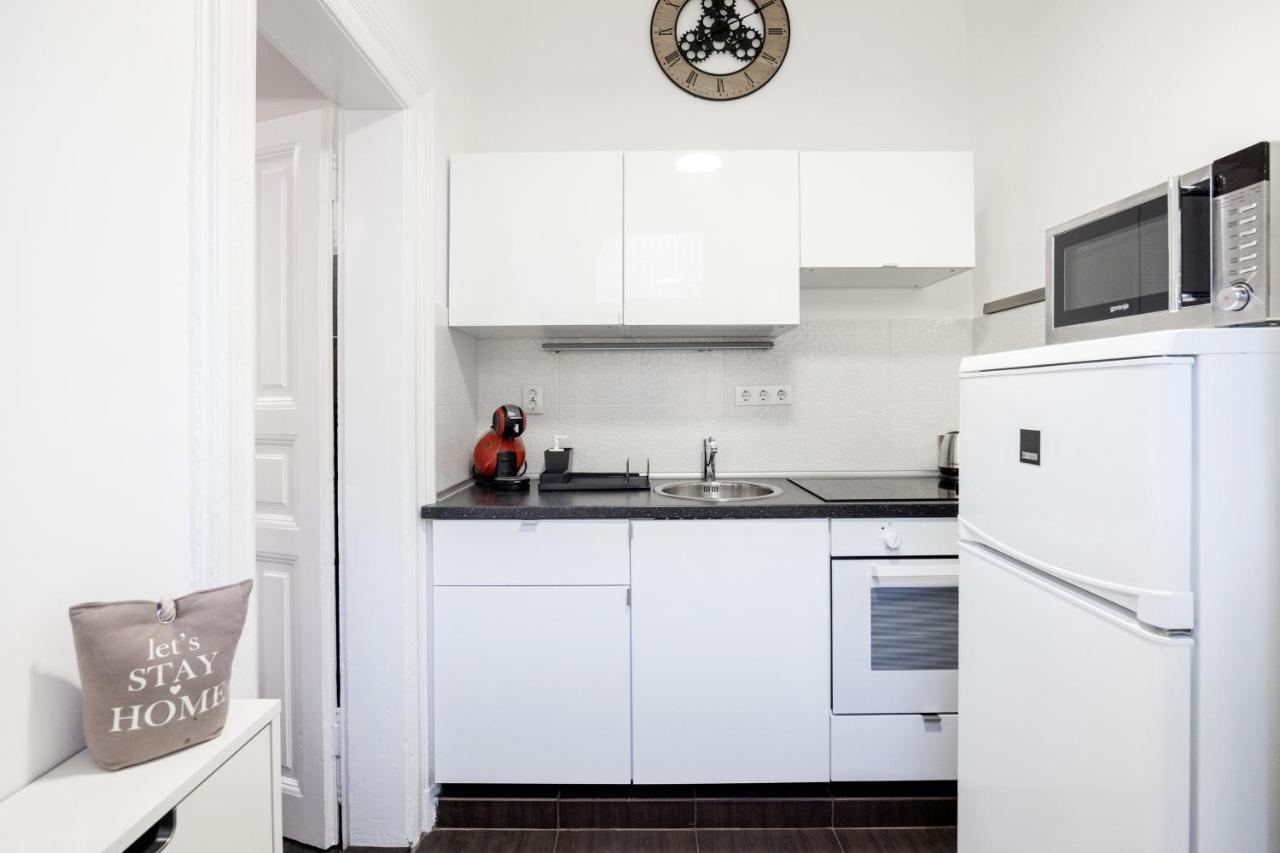 Charming Downtown Hideaway Steps From New York Cafe! Lejlighed Budapest Eksteriør billede