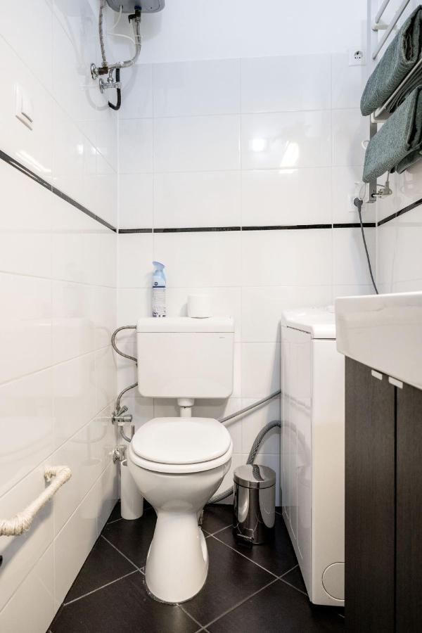 Charming Downtown Hideaway Steps From New York Cafe! Lejlighed Budapest Eksteriør billede